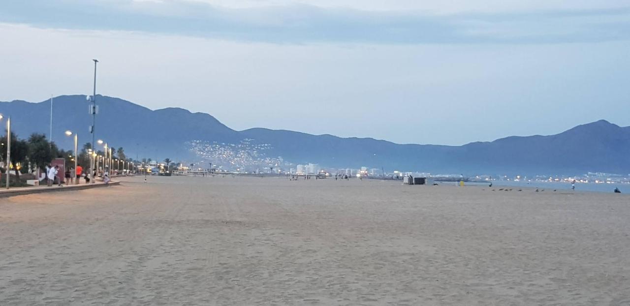 Appartement Sur Empuriabrava A 100 M De La Mer Exterior foto